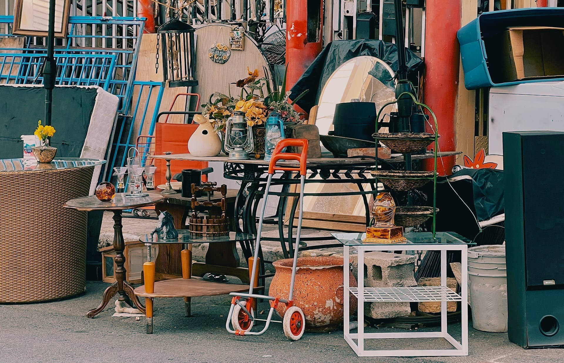 Top 10 Helpful Tips & Tricks For Selling Items Online