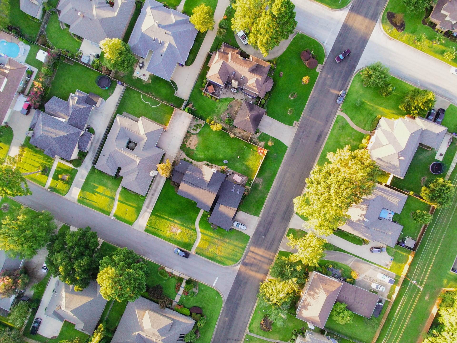 Craigslist vs eBay? Explore When Selling Locally Makes the Most Sense