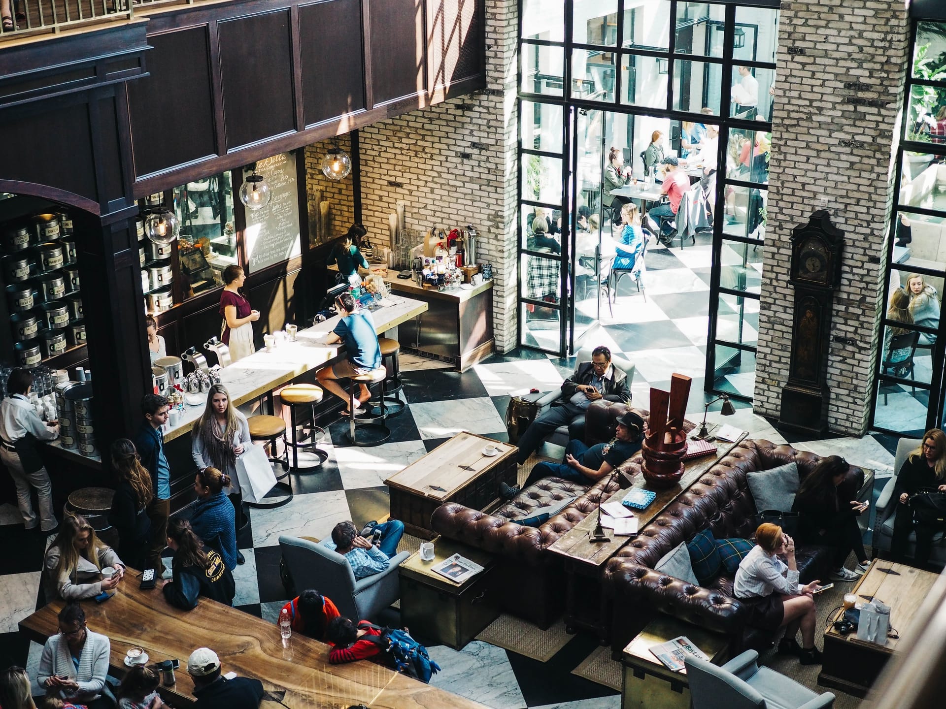 Top 8 Places to Meet Buyers When Selling Items Locally To Stay Safe